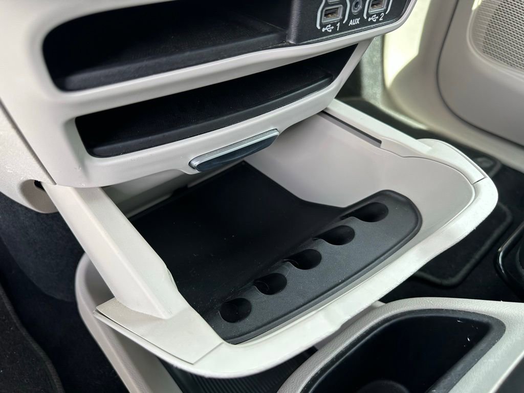 Used 2023 Chrysler Pacifica Touring-L FWD image 18
