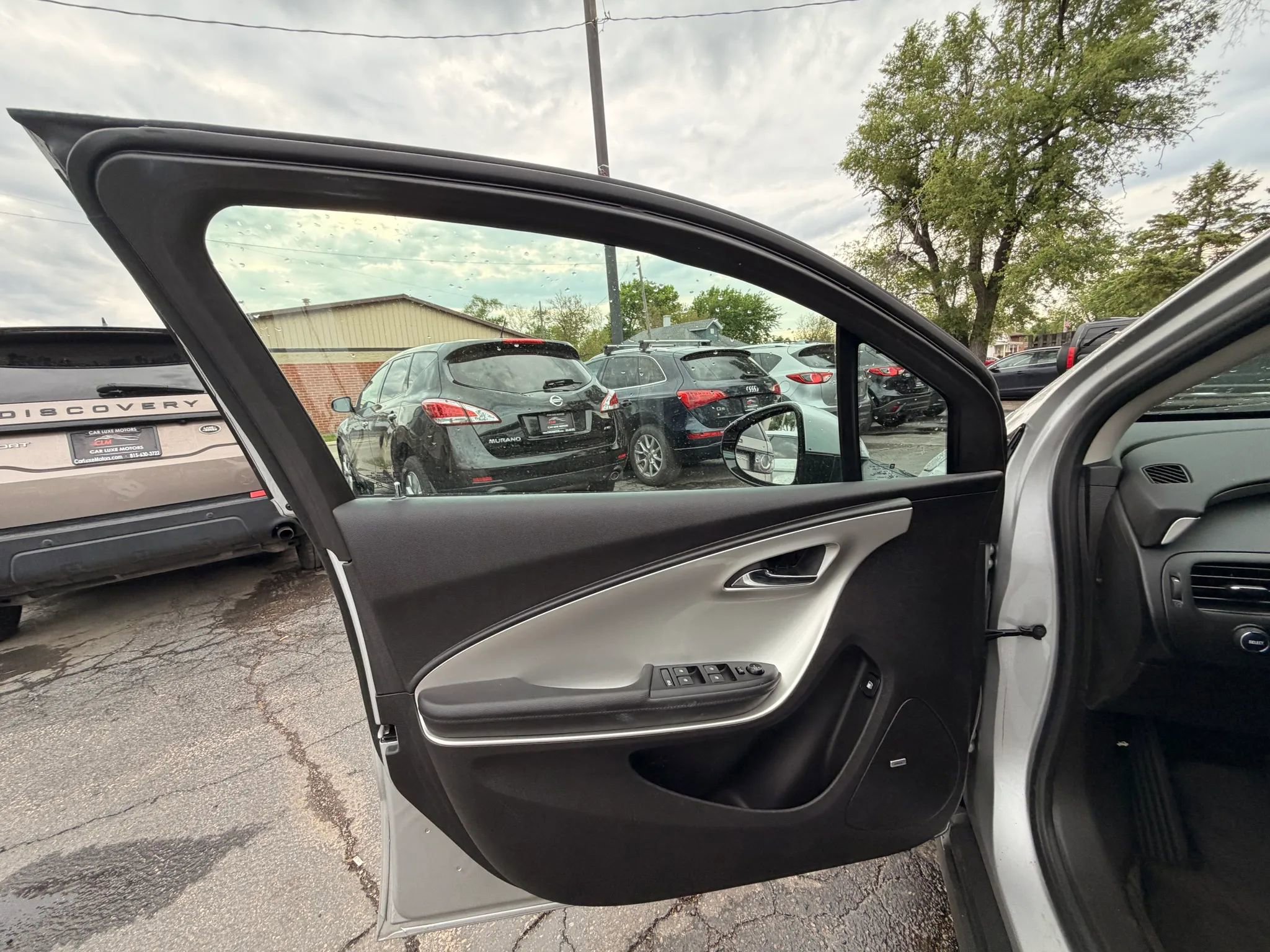 Used 2015 Chevrolet Volt Premium w/ Premium Trim Package FWD image 11