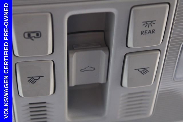 Used 2025 Volkswagen Jetta SE w/ Sunroof Package image 25