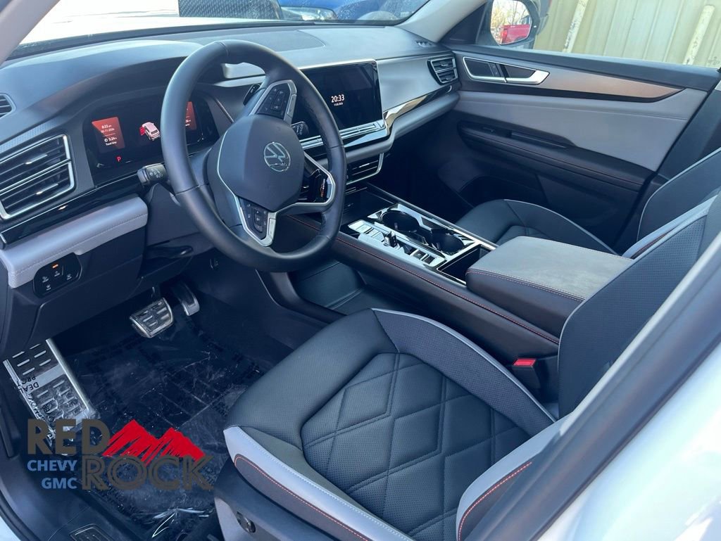 Used 2025 Volkswagen Atlas Peak Edition SE AWD/4WD image 10