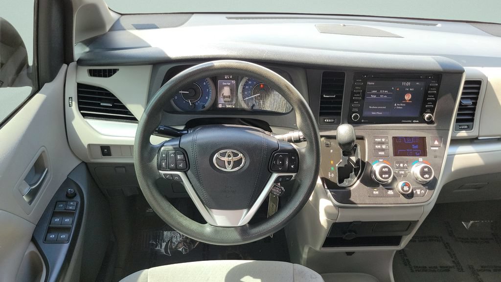 Used 2020 Toyota Sienna LE FWD image 12