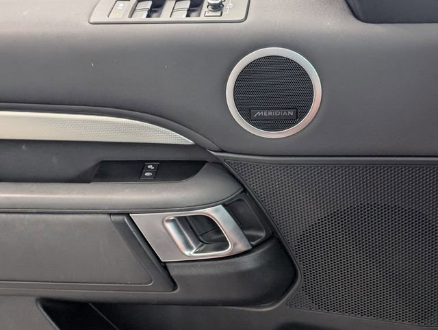 Used 2020 Land Rover Discovery Landmark image 25