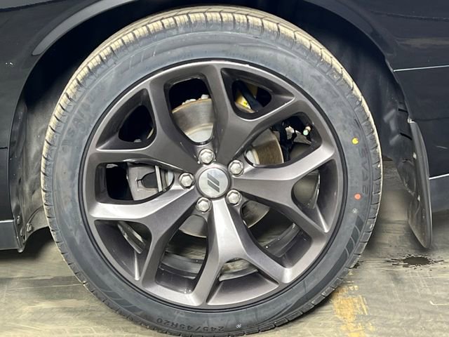 Used 2017 Dodge Challenger R/T image 39