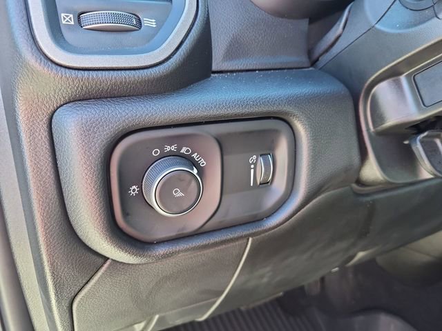 Used 2024 RAM 2500 Tradesman w/ Chrome Appearance Group image 14