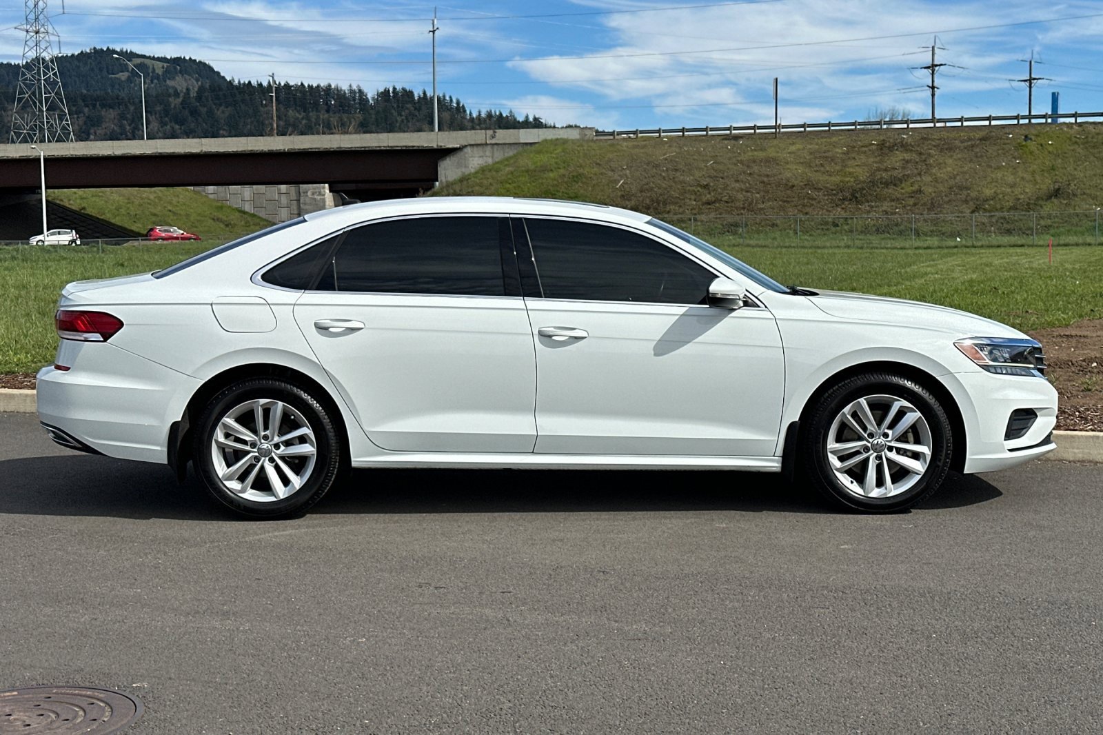 Used 2020 Volkswagen Passat 2.0T SE image 2