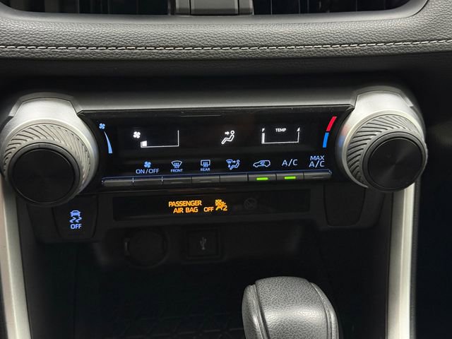 Used 2020 Toyota RAV4 LE FWD image 18