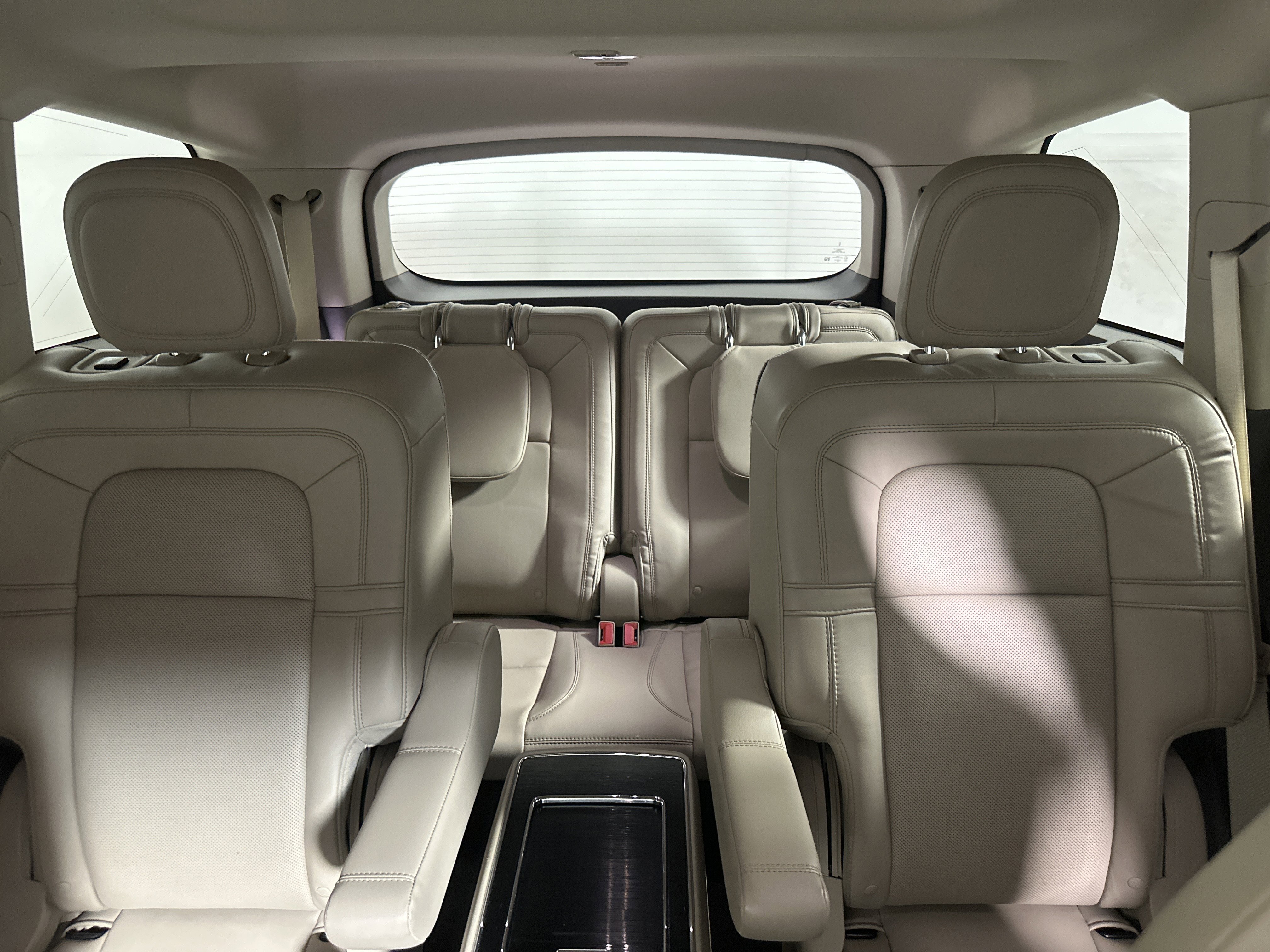 Used 2020 Lincoln Aviator Reserve w/ Equipment Group 202A image 22