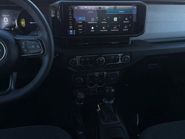 Used 2024 Jeep Wrangler Unlimited image 17