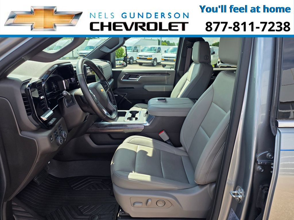 Used 2024 Chevrolet Silverado 2500 LTZ w/ LTZ Premium Package AWD/4WD image 16