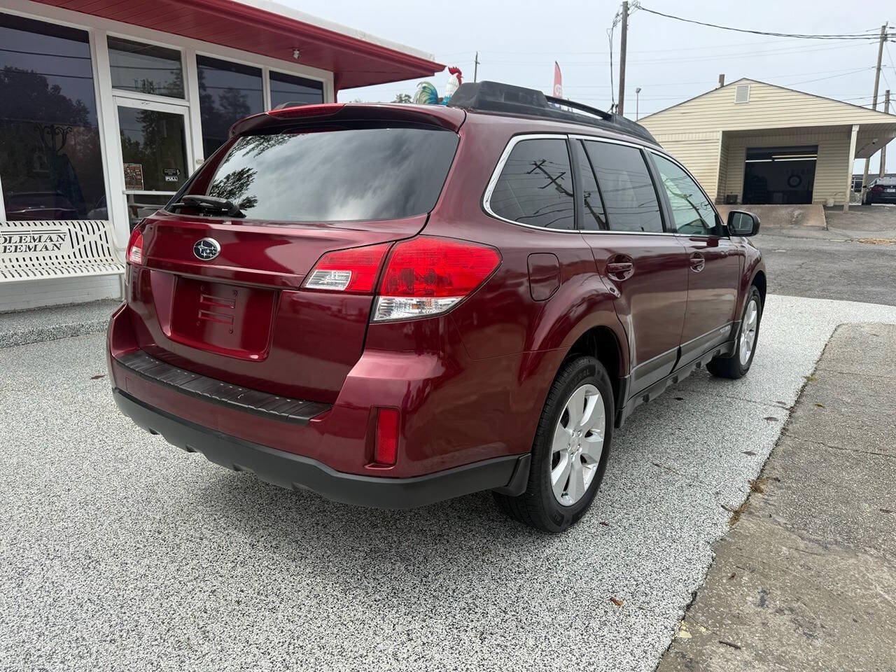 Used 2011 Subaru Outback 2.5i Premium AWD/4WD image 6