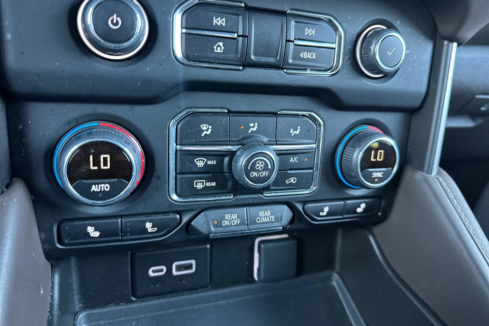 Used 2024 Chevrolet Tahoe LT RWD image 27