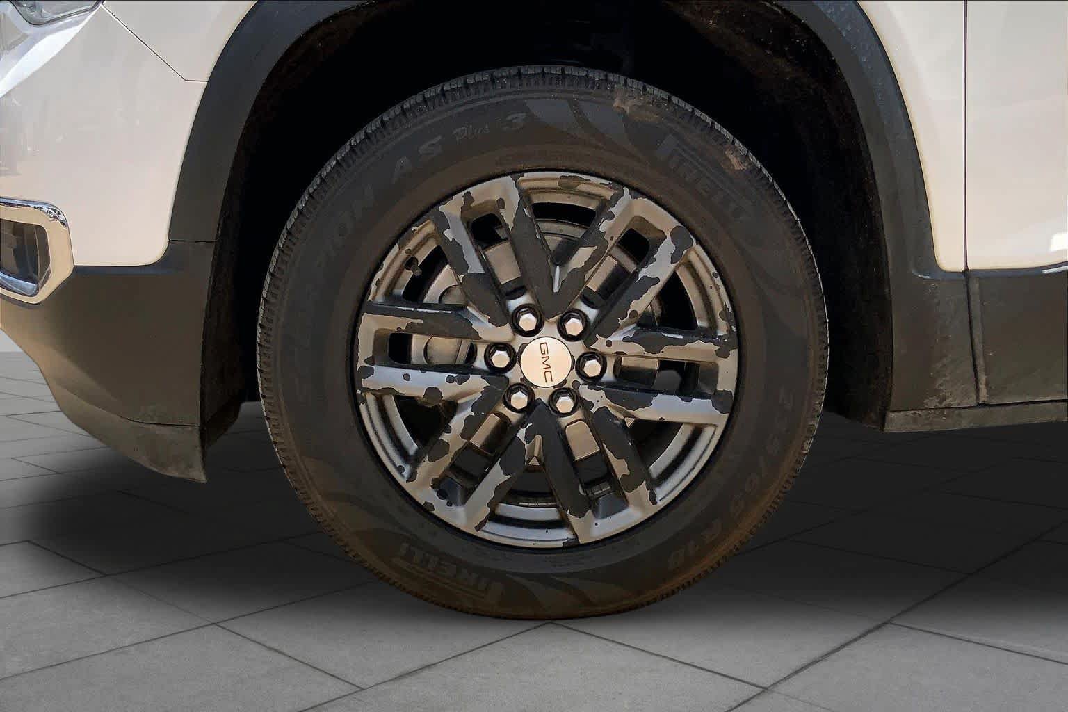 Used 2018 GMC Acadia SLT FWD image 11