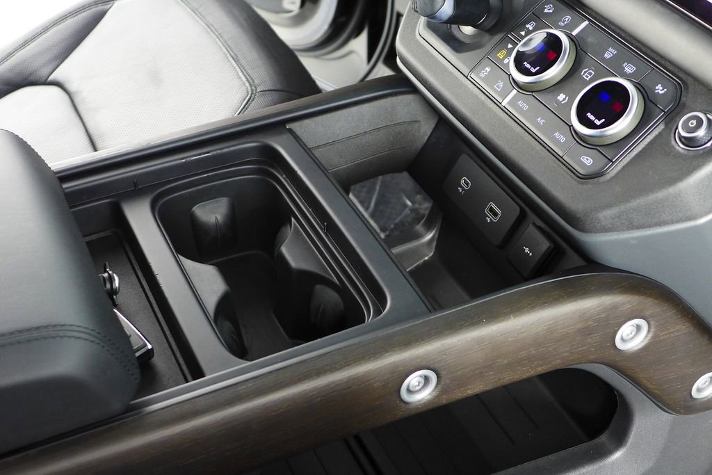 Used 2023 Land Rover Defender 110 X-Dynamic SE image 15