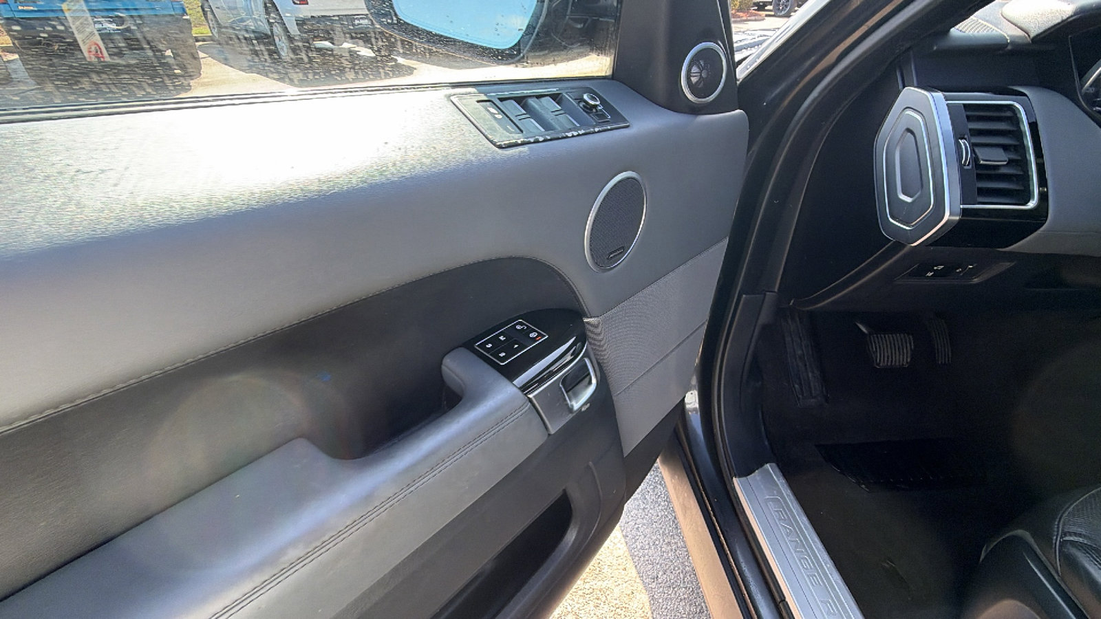 Used 2015 Land Rover Range Rover Sport Supercharged image 15