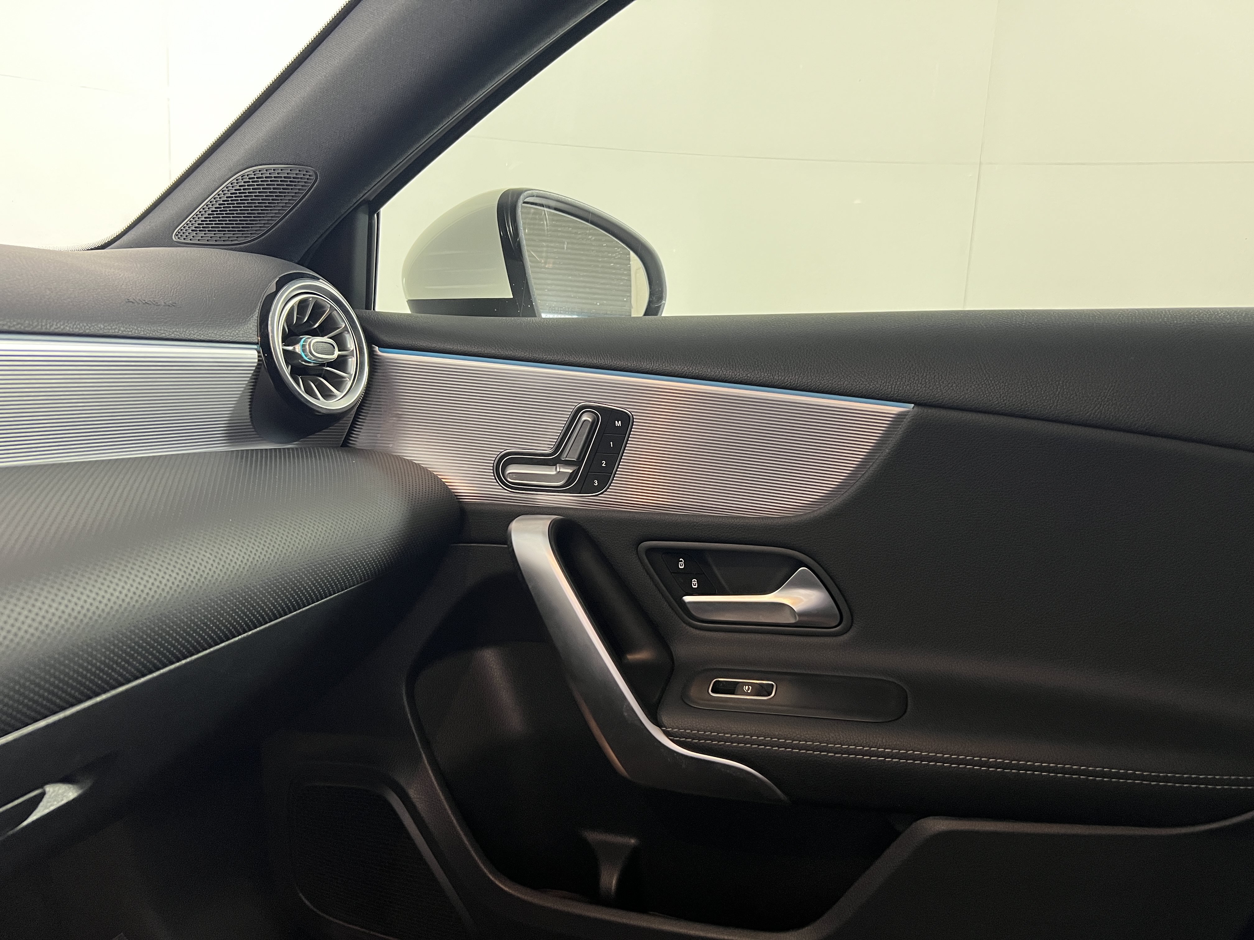 Used 2021 Mercedes-Benz A 220 image 12