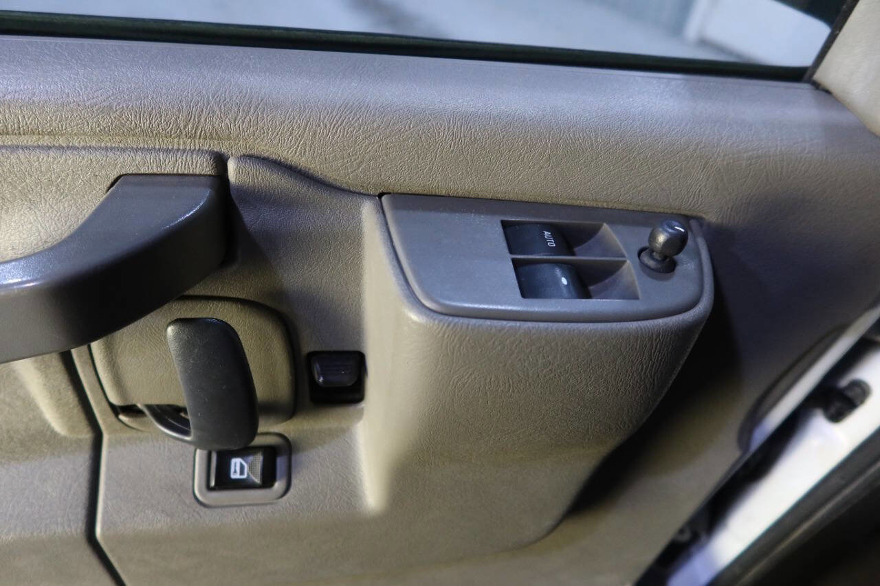 Used 2019 Chevrolet Express 3500 LT w/ LT Preferred Equipment Group RWD image 26