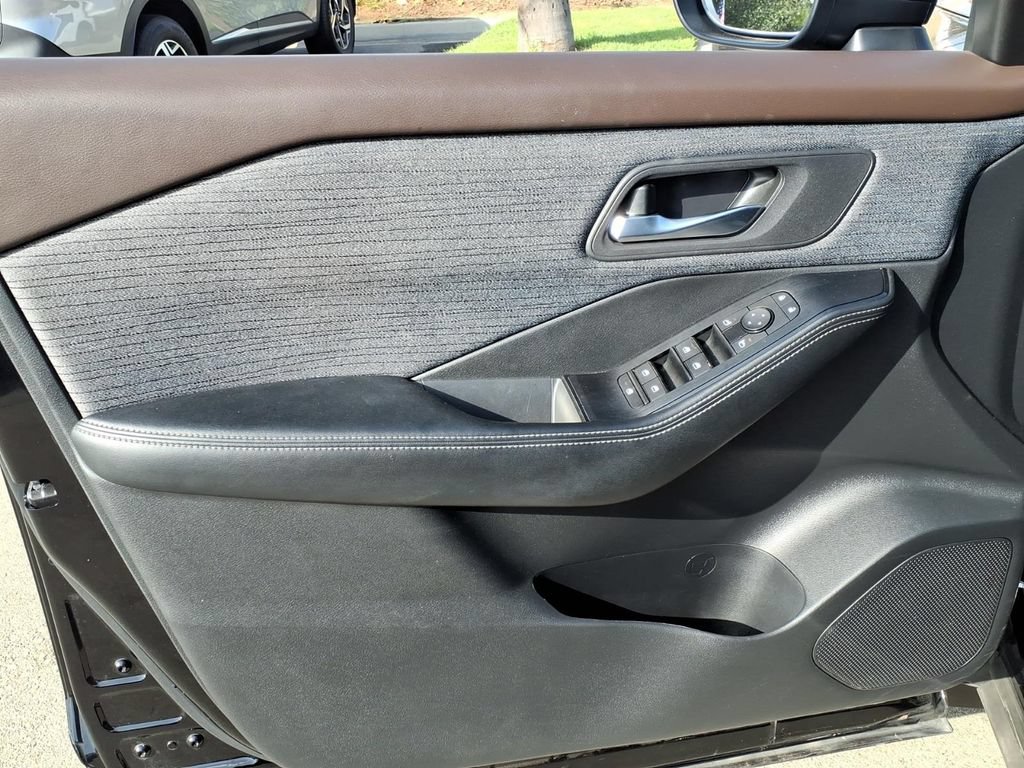 Certified 2023 Nissan Rogue SV AWD/4WD image 12