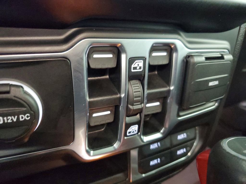 Used 2023 Jeep Wrangler Unlimited Sahara w/ Cold Weather Group image 23