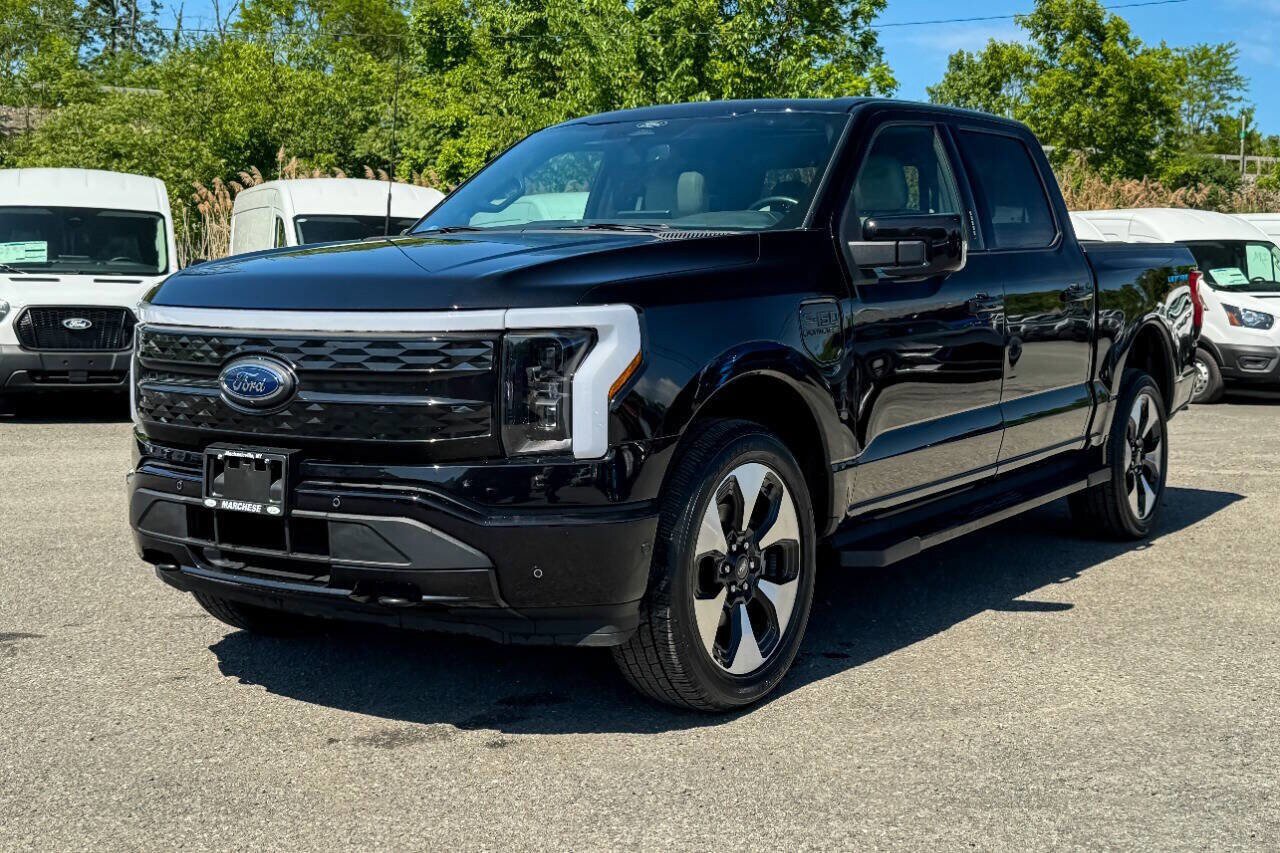 Used 2022 Ford F150 Lightning Platinum AWD/4WD image 7
