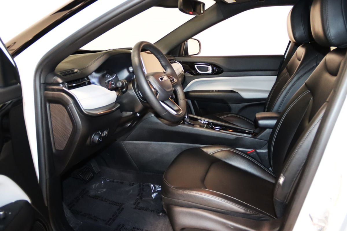 Used 2025 Jeep Compass Limited AWD/4WD image 32