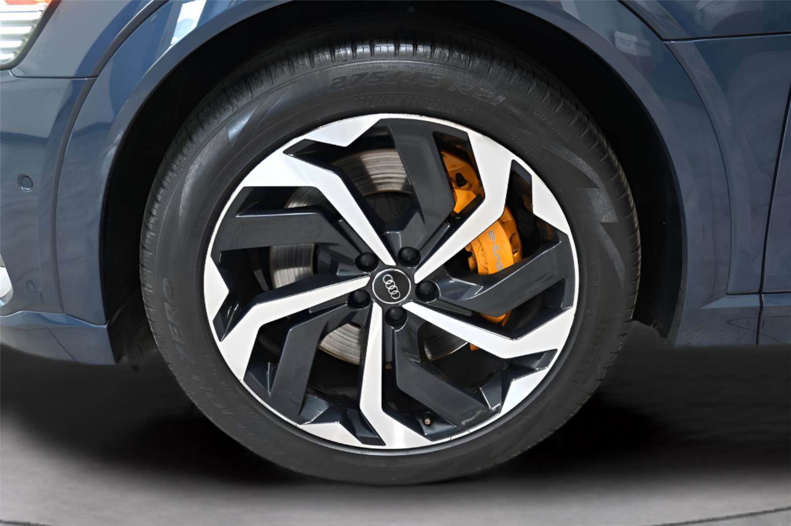 Used 2020 Audi e-tron Prestige w/ Prestige Package image 37