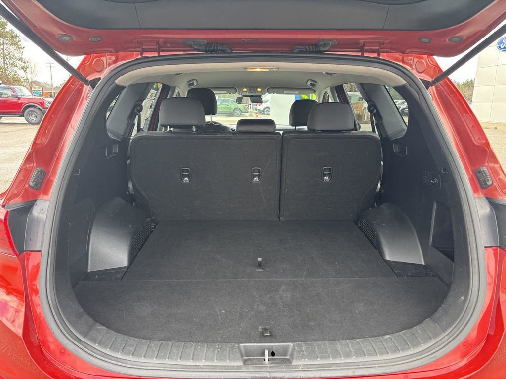 Used 2019 Hyundai Santa Fe SE image 13