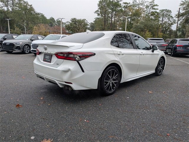 Used 2023 Toyota Camry SE image 2