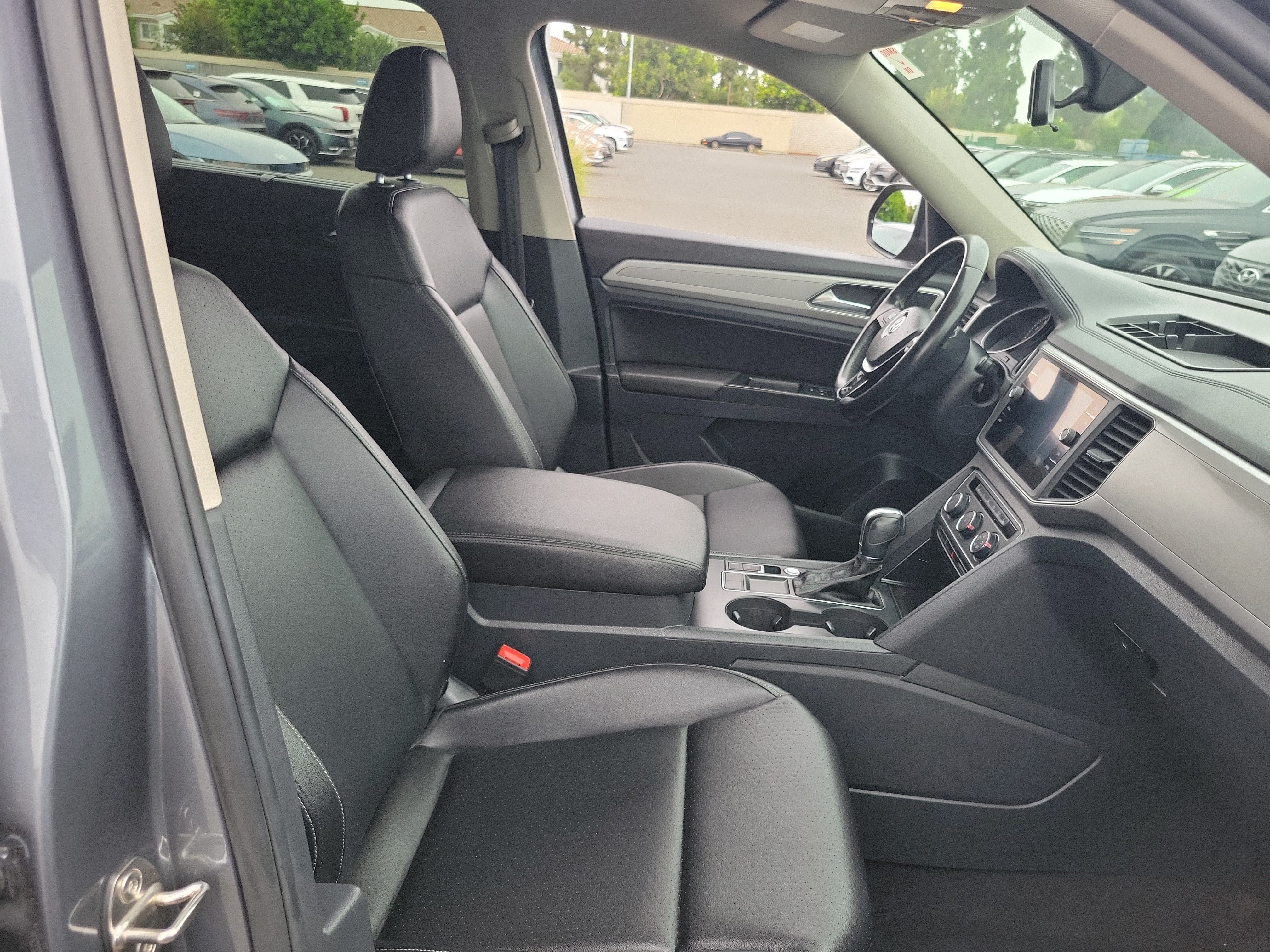 Used 2018 Volkswagen Atlas SE FWD image 19