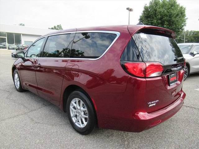 Certified 2023 Chrysler Voyager LX FWD image 5