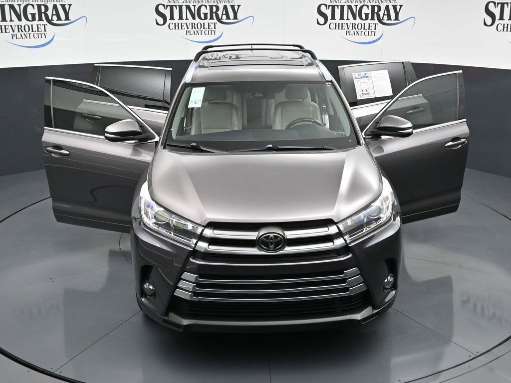 Used 2017 Toyota Highlander Limited image 25