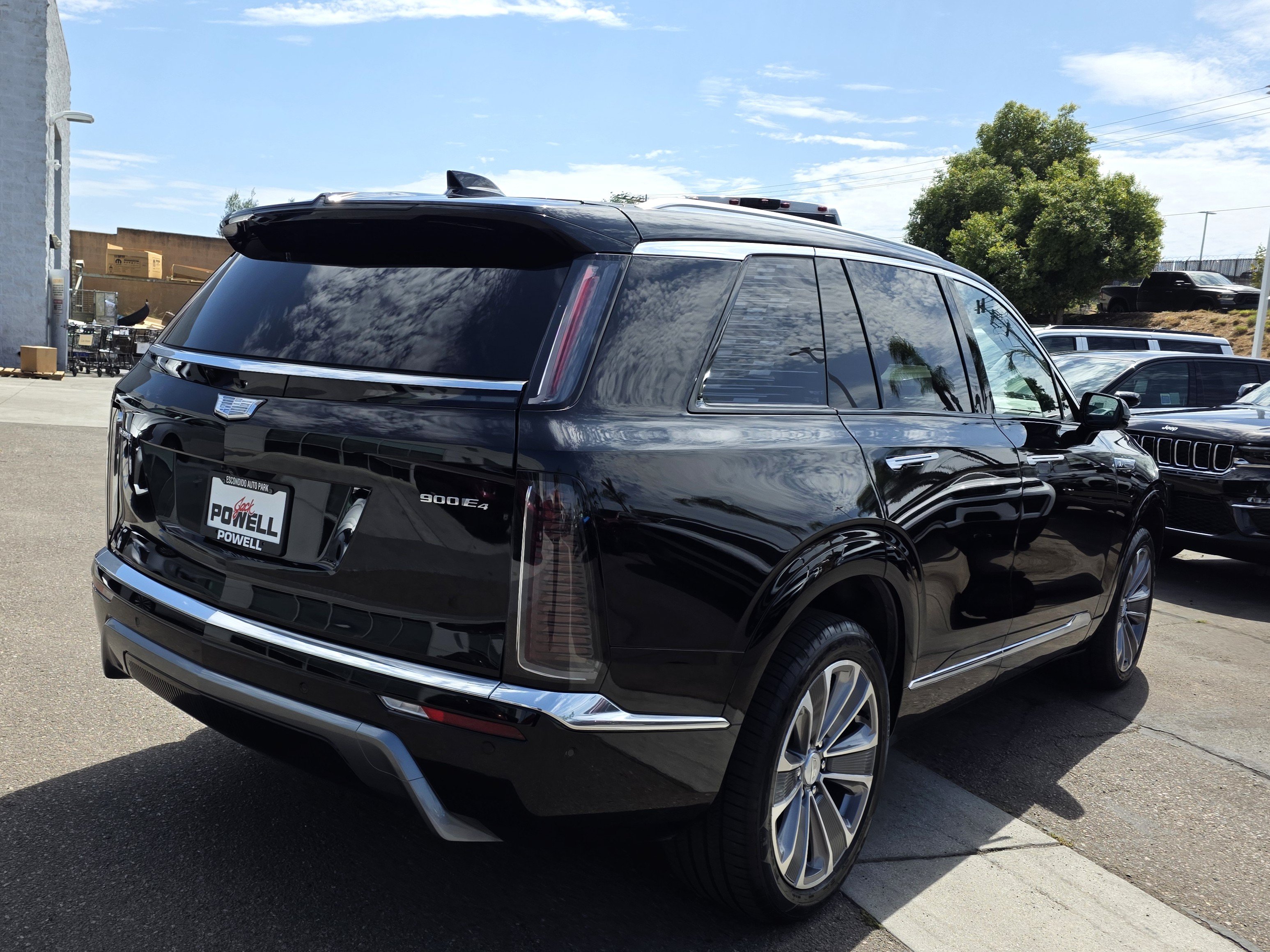 Used 2026 Cadillac Vistiq Luxury w/ LPO, Premium Carpet Package AWD/4WD image 5