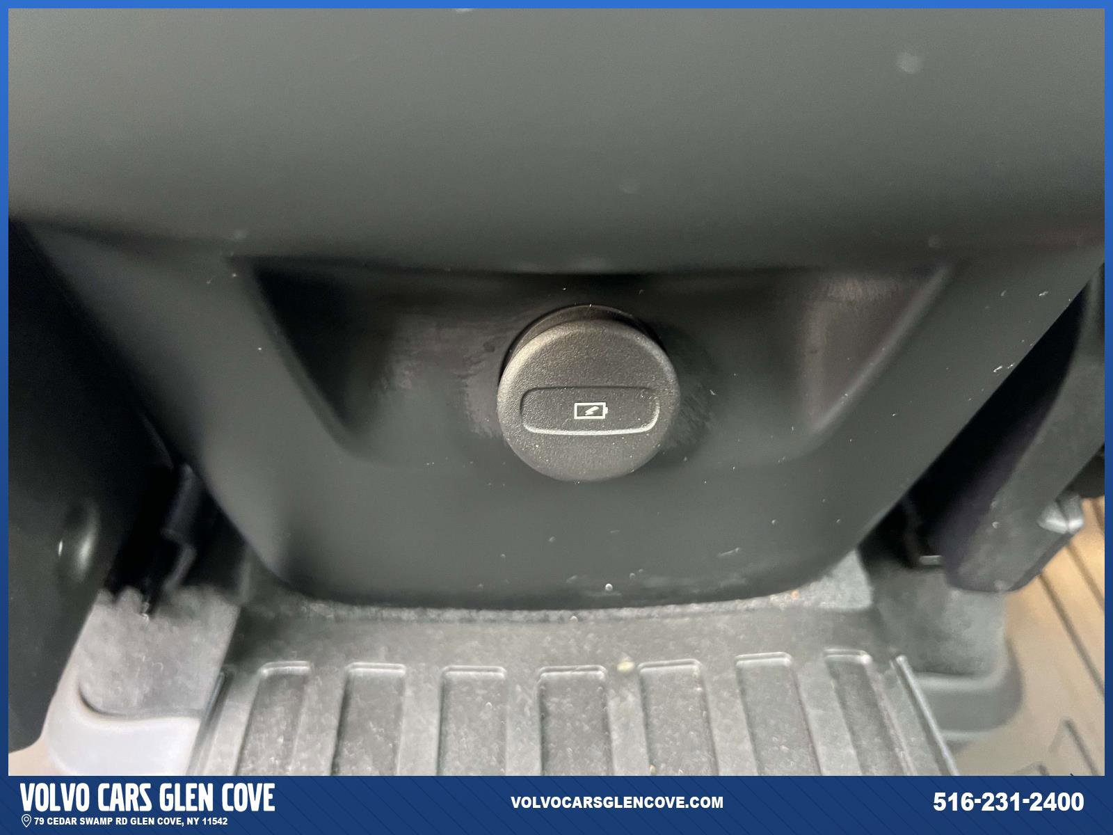 Used 2026 Volvo XC60 B5 Plus w/ Protection Package Premier image 10