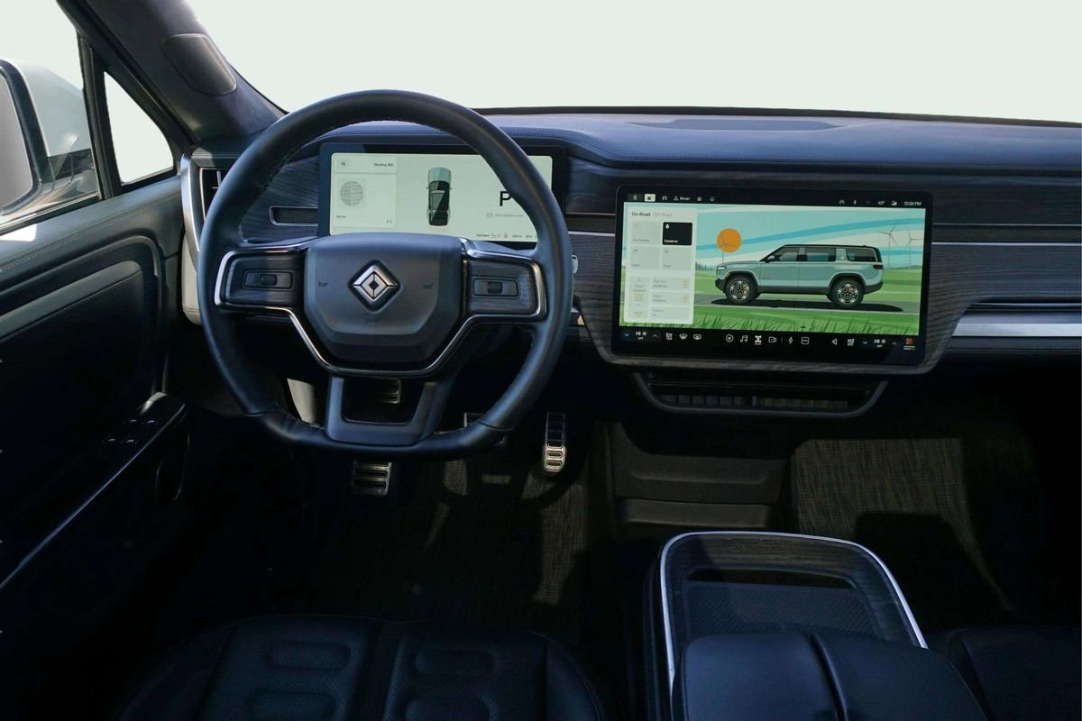 Used 2023 Rivian R1S Adventure image 24