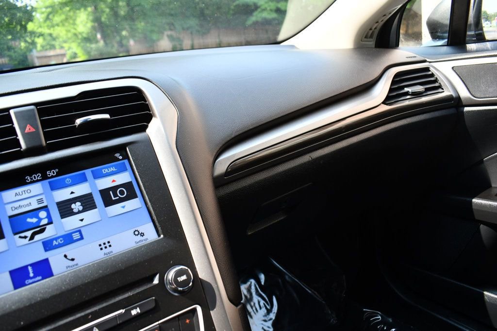 Used 2017 Ford Fusion Energi SE image 27