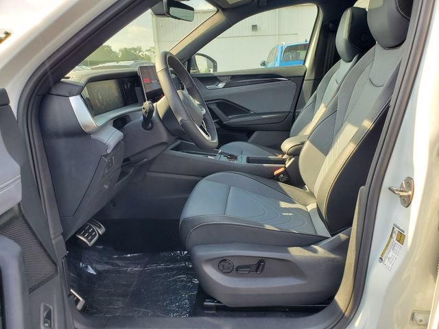 New 2026 Volkswagen Tiguan SE R-Line AWD/4WD image 17