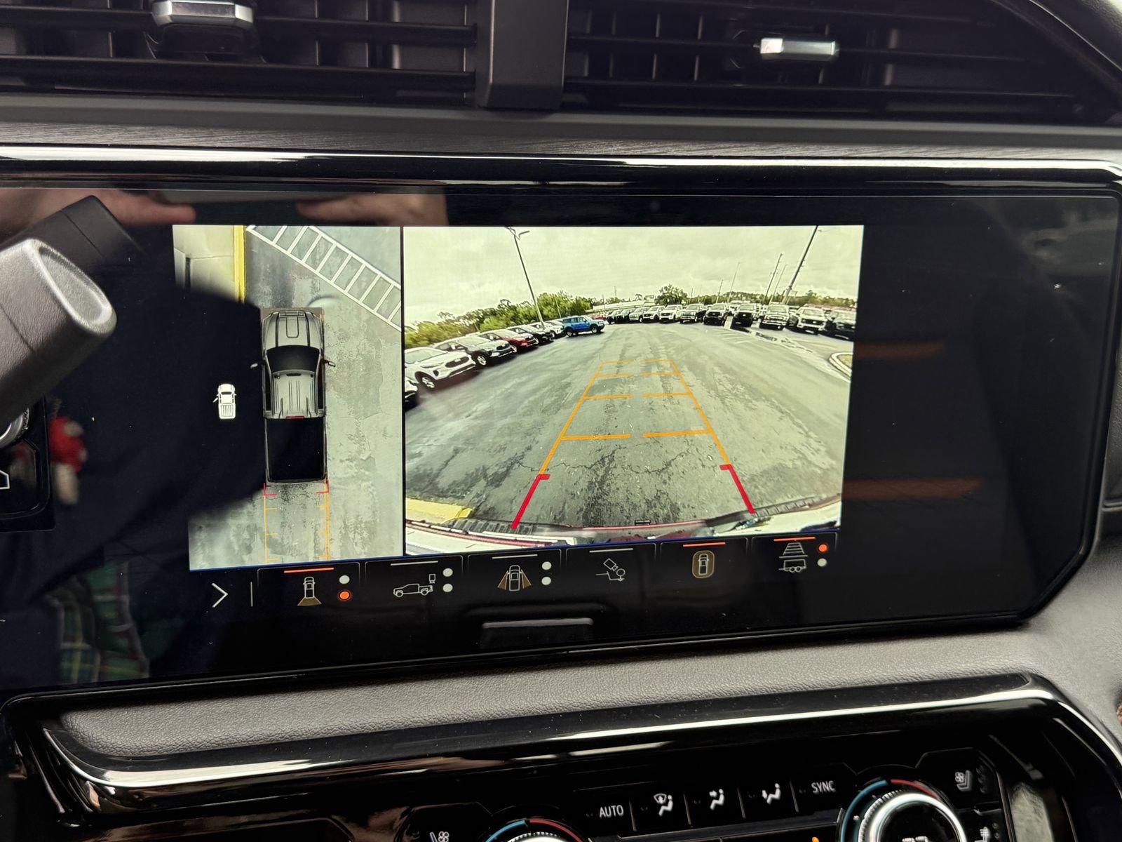 Used 2025 GMC Sierra 2500 AT4 w/ AT4 Premium Plus Package image 24