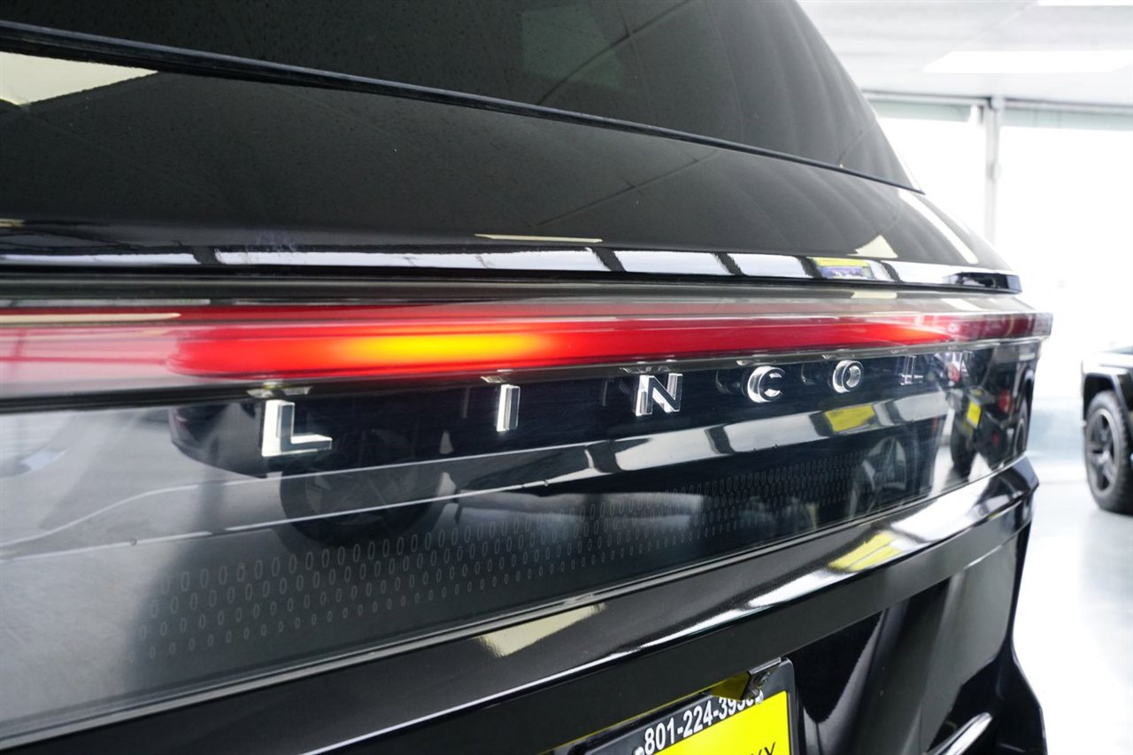 Used 2025 Lincoln Navigator Reserve image 15