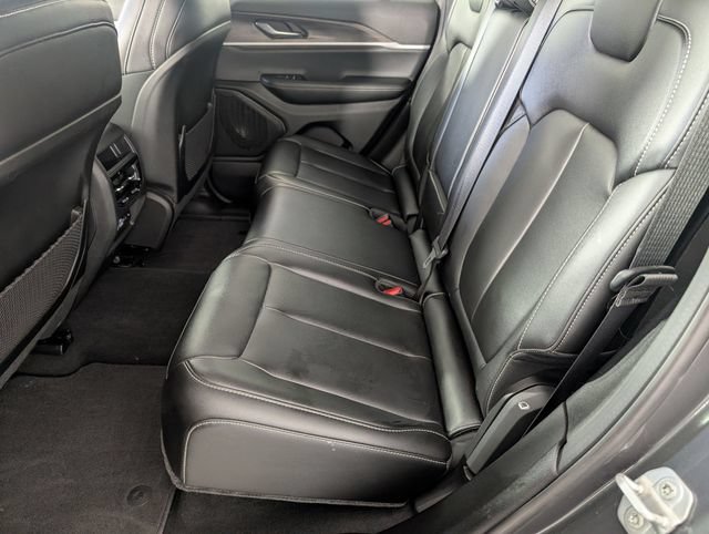 Used 2025 Jeep Grand Cherokee Limited AWD/4WD image 24
