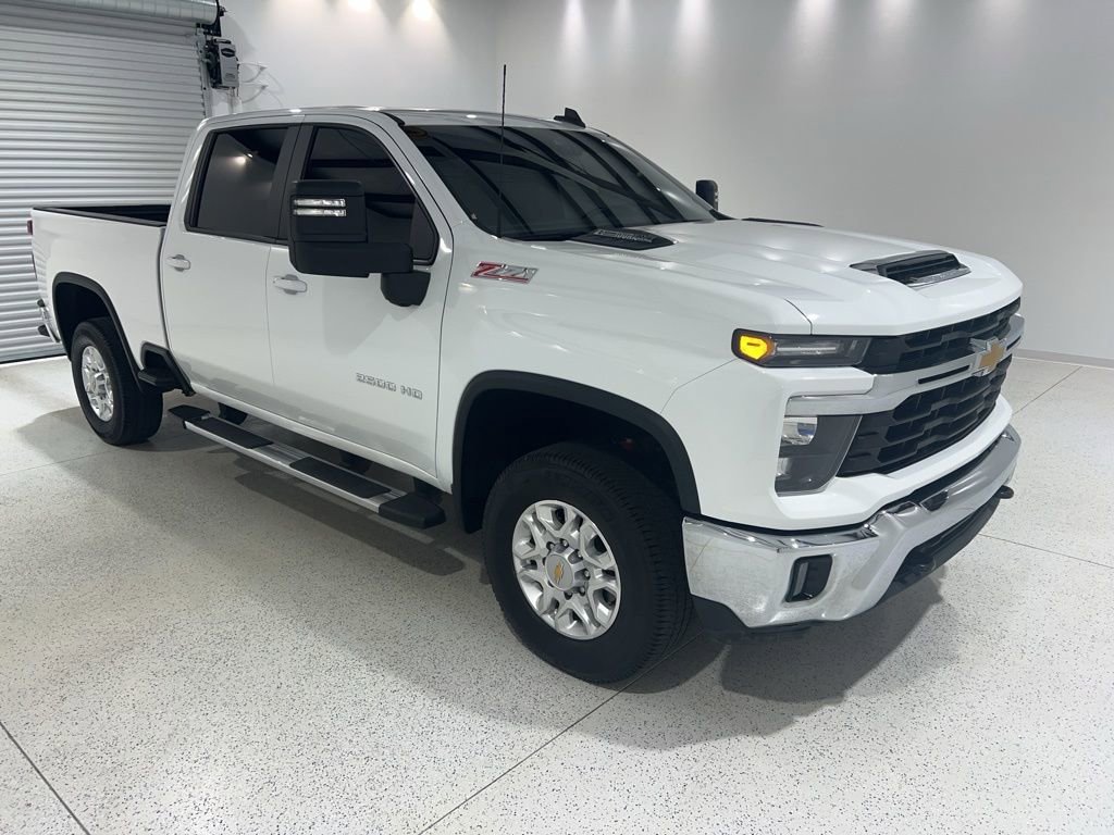 Used 2024 Chevrolet Silverado 2500 LT AWD/4WD image 7
