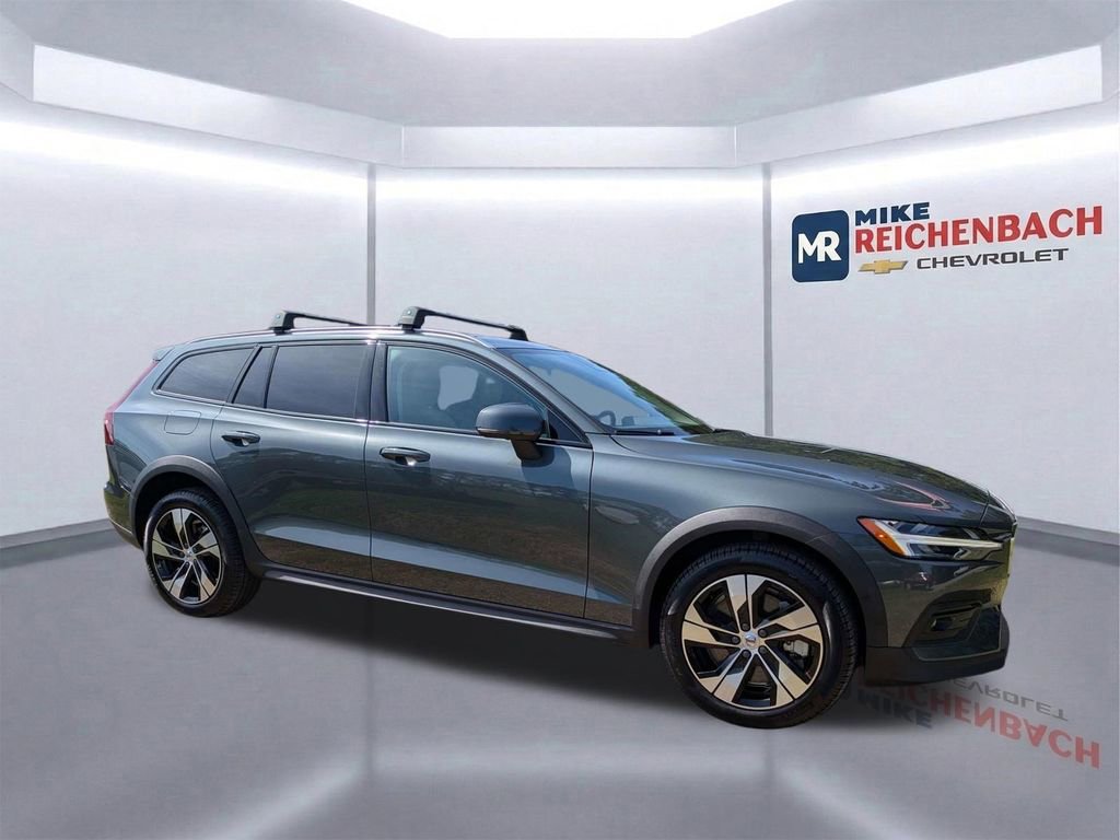 Used 2026 Volvo V60 B5 Cross Country Plus w/ Protection Package Premier AWD/4WD image 2