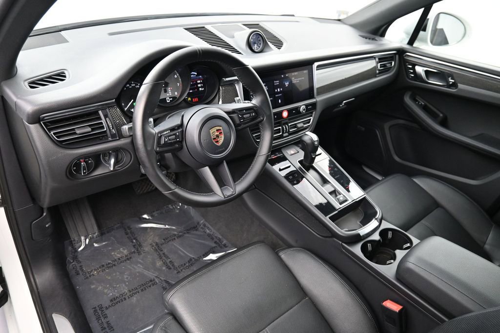 Certified 2023 Porsche Macan S AWD/4WD image 4