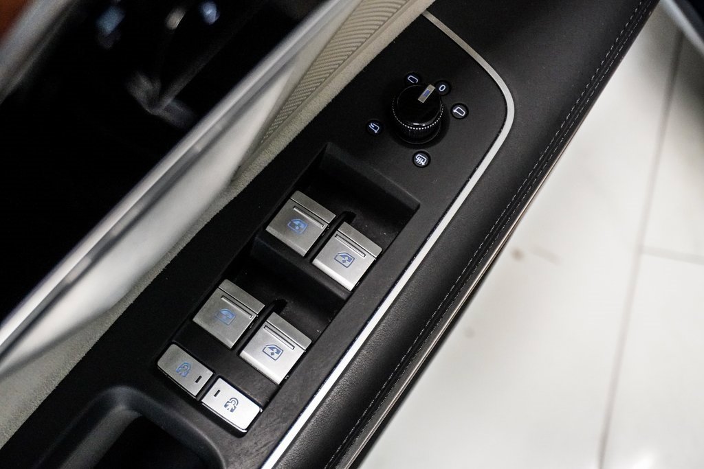 Used 2022 Audi A8 L 3.0T w/ Luxury Package image 39