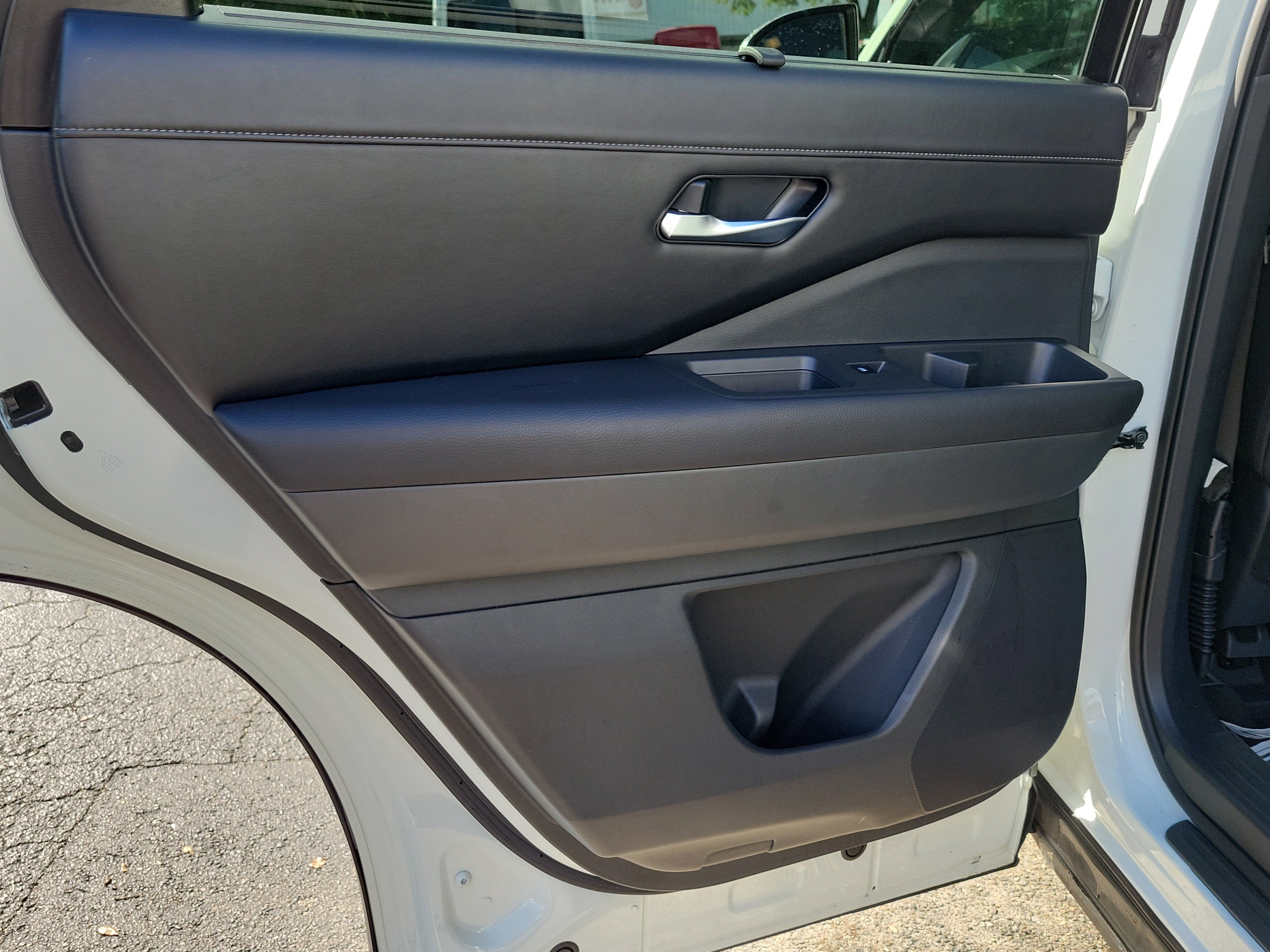 Certified 2024 Nissan Pathfinder SL w/ SL Premium Package FWD image 10