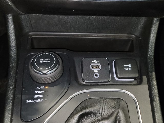 Used 2022 Jeep Cherokee Latitude w/ Sun & Sound Group AWD/4WD image 25