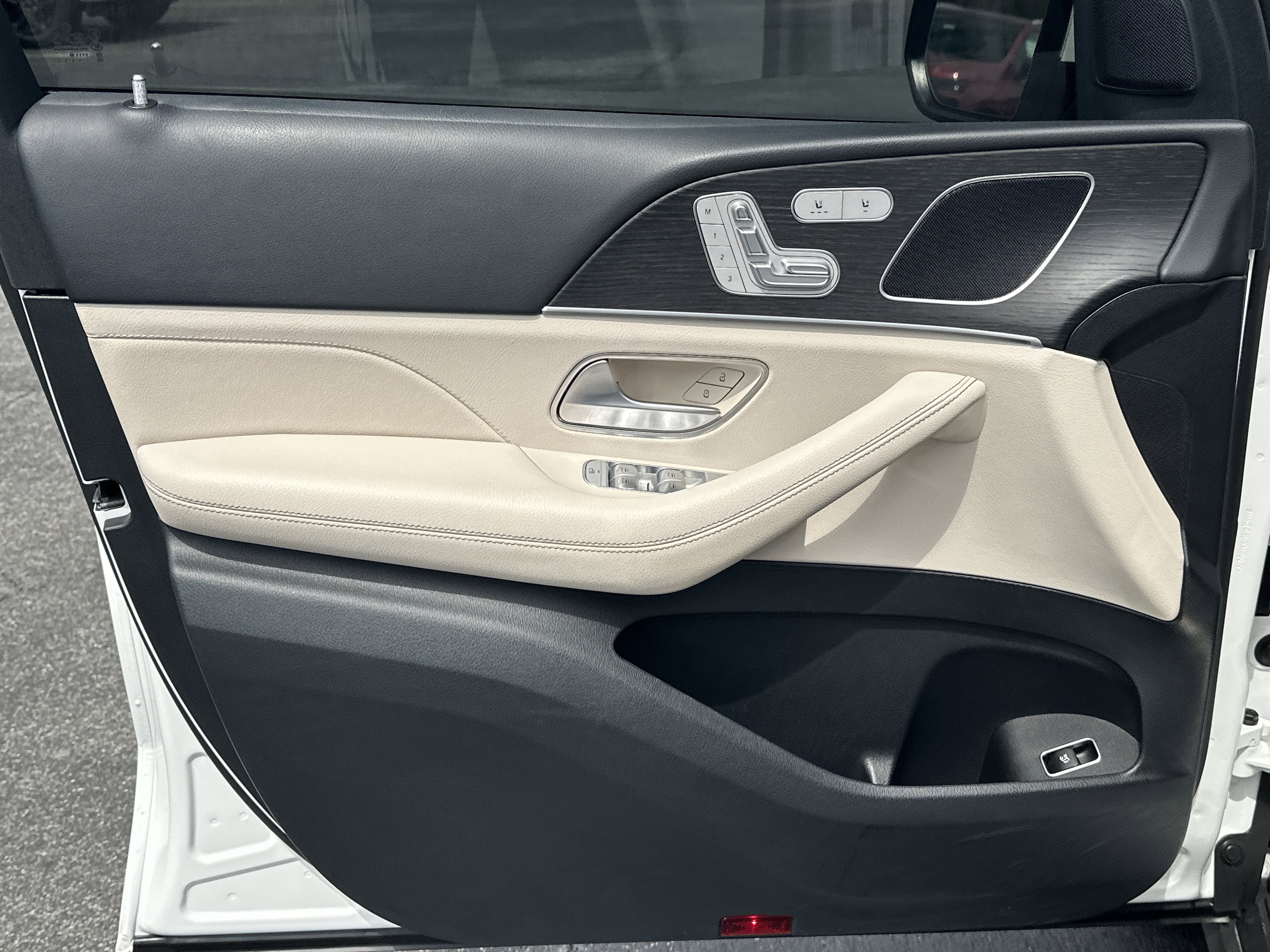 Used 2024 Mercedes-Benz GLE 350 4MATIC image 11