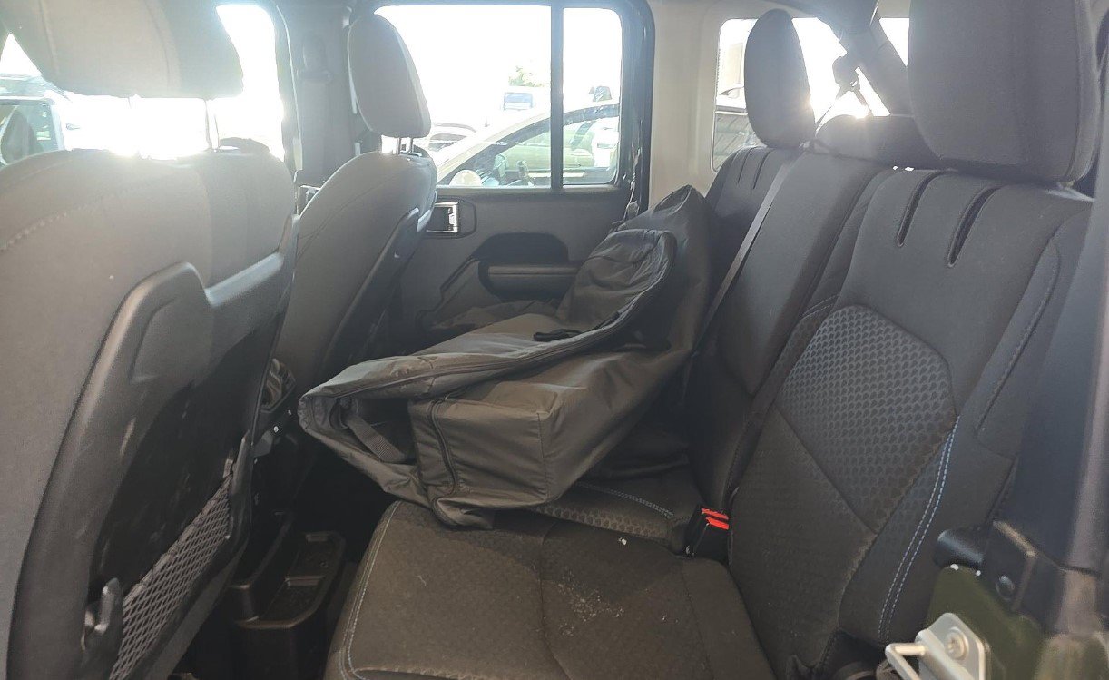 Used 2024 Jeep Wrangler Unlimited Rubicon 4xe w/ Safety Group AWD/4WD image 10