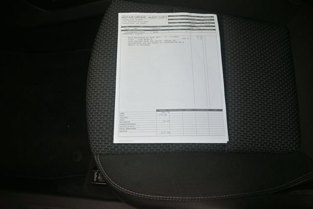 Used 2024 GMC Terrain SLE w/ Driver Convenience Package FWD image 4