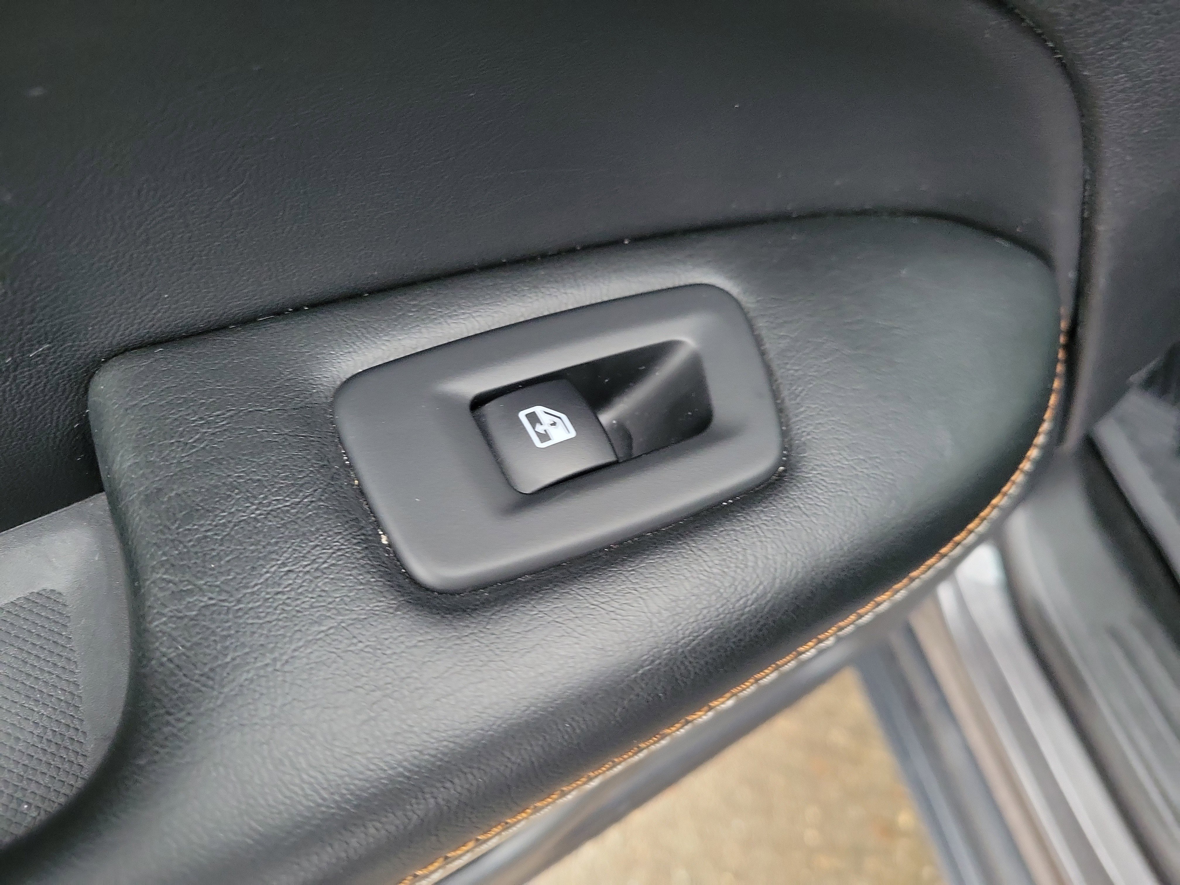 Used 2018 Jeep Compass Latitude w/ Popular Equipment Group AWD/4WD image 16