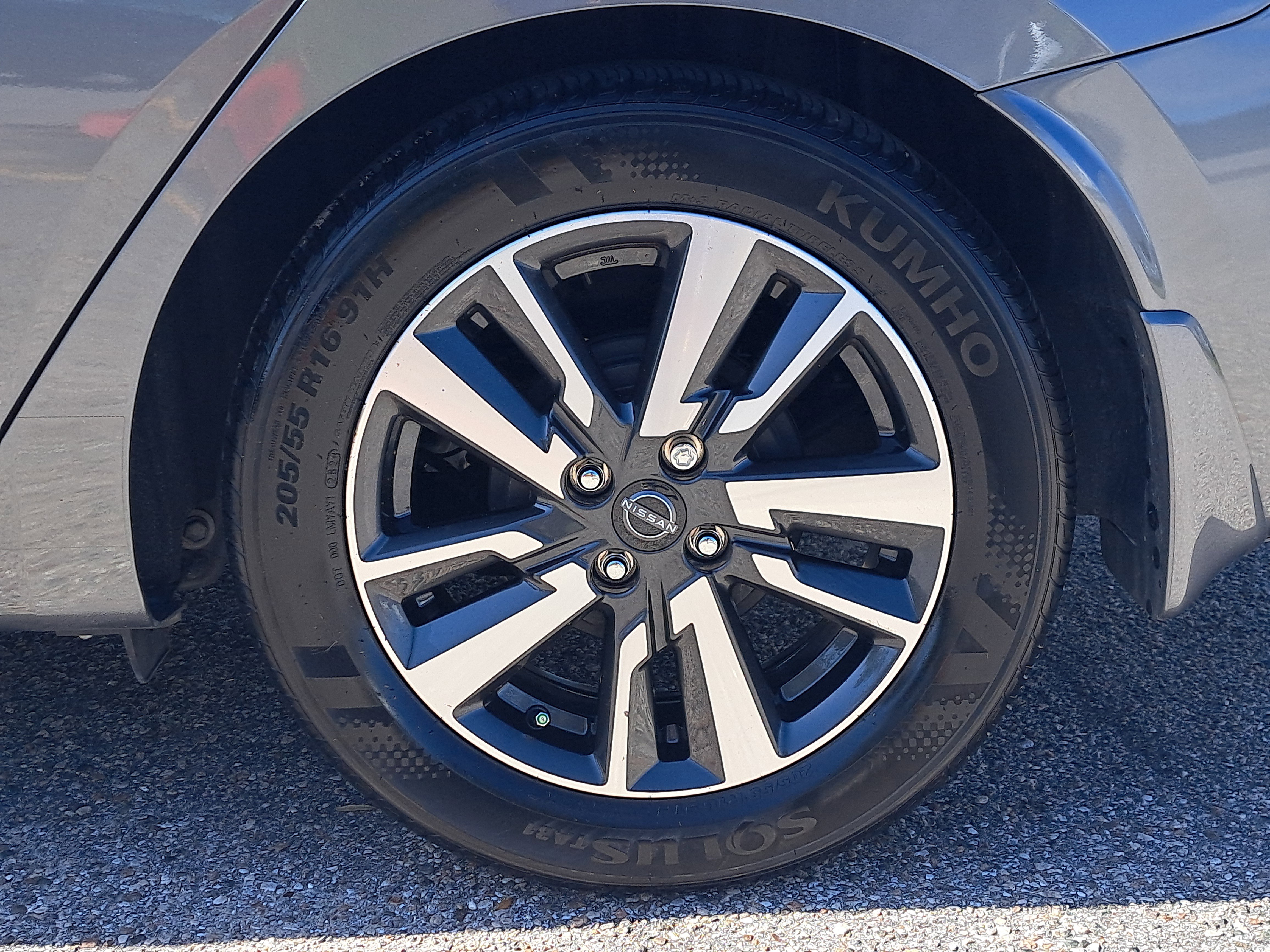 Certified 2024 Nissan Versa SV w/ Trunk Package image 9