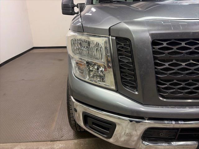 Used 2019 Nissan Titan SV w/ SV Convenience Package image 6